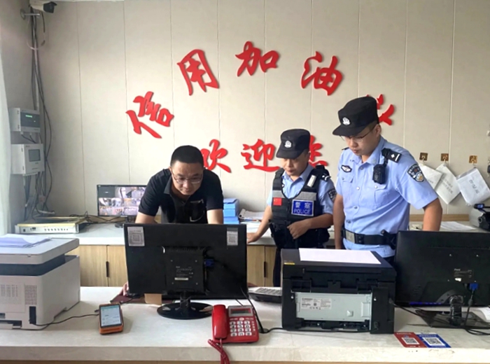华阴市公安局桃下派出所开展节前安全大检查。