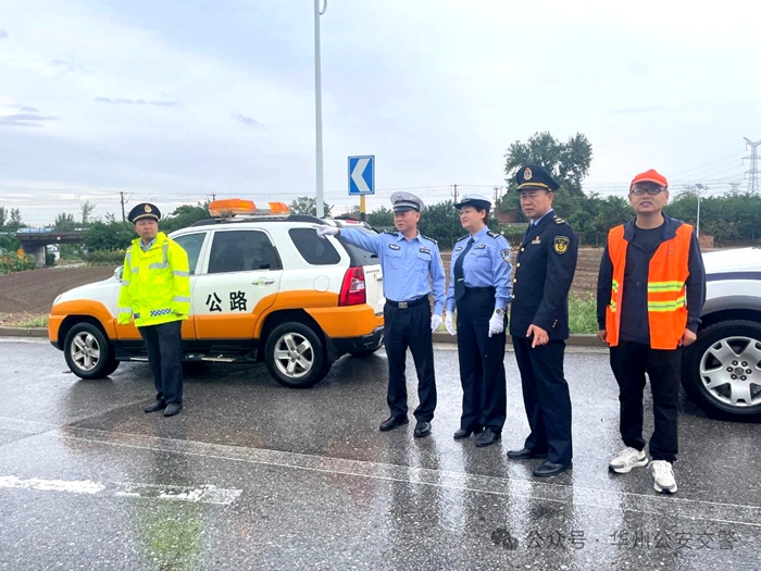 华州公安交警开展“国庆”节前道路交通隐患排查工作。