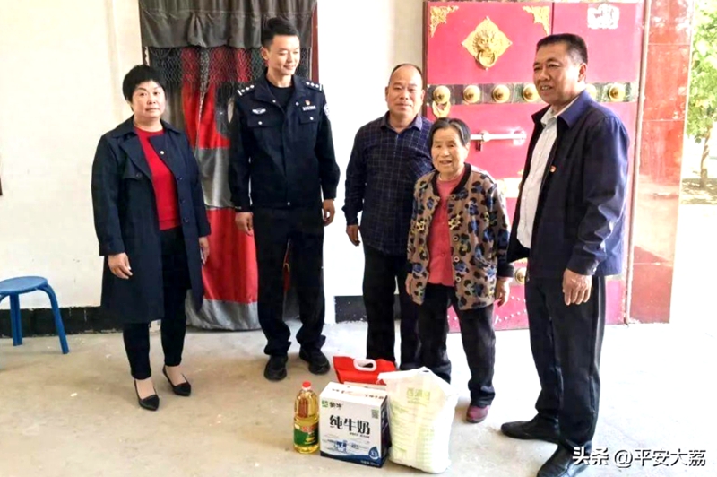 大荔公安开展形式多样重阳敬老活动。