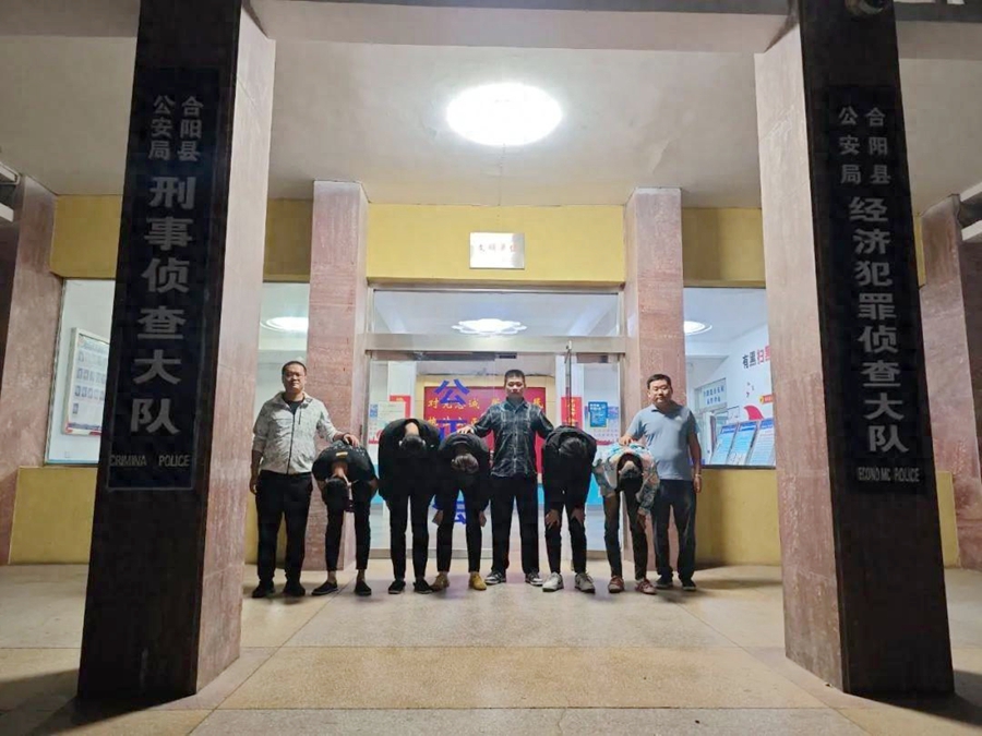 合阳公安打掉一个砸车玻璃盗窃车内财物流窜犯罪团伙。