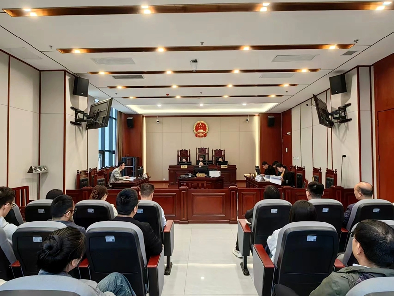 临渭法院邀请市区两级工伤认定部门及相关部门工作人员旁听庭审。