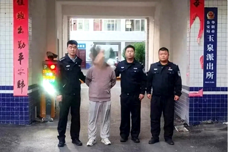 华阴公安成功规劝一名网逃人员投案自首。