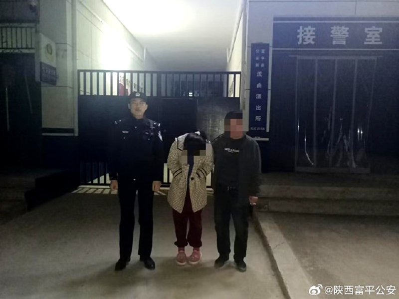 女孩赌气离家出走，富平民警及时找回交给家长。