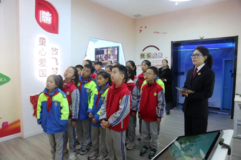 潼关县人民检察院邀请师生参观未成年人法治教育基地。