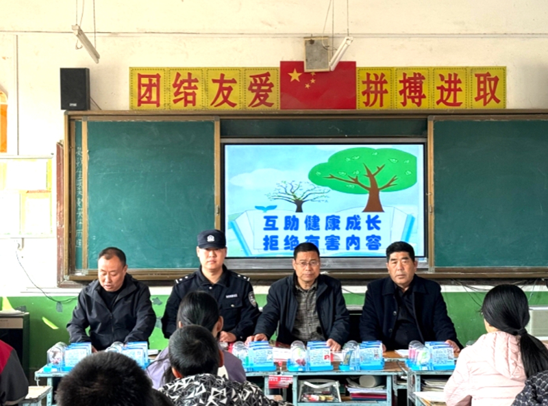 澄城公安进校园开展平安建设宣传系列宣传活动。