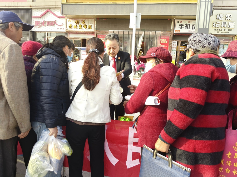 白水法院开展平安建设暨扫黑除恶普法宣传活动。