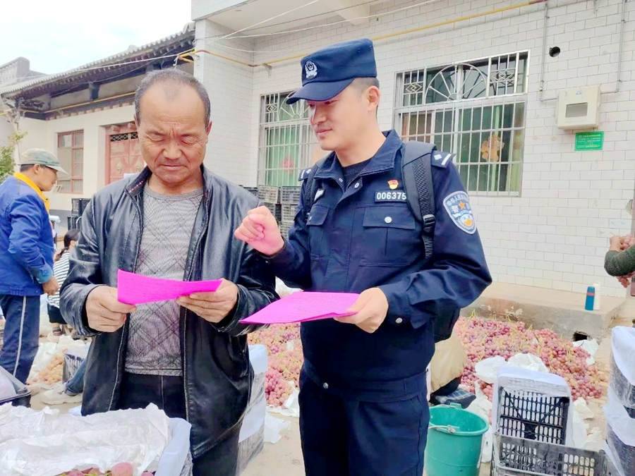 合阳县公安局路井派出所开展禁毒宣传。