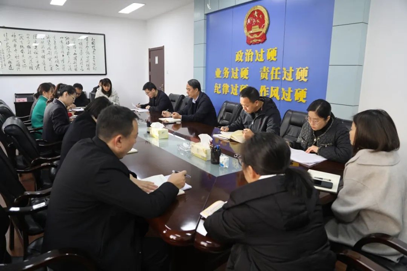 市检察院开展第五期青年干警理论学习。