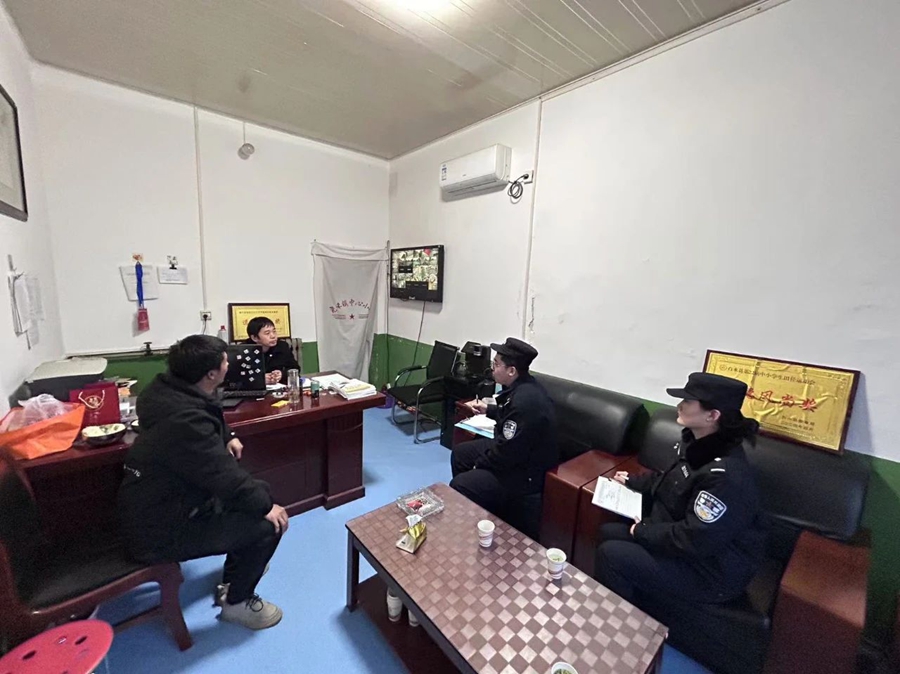 白水公安深入辖区校园开展安全检查活动。