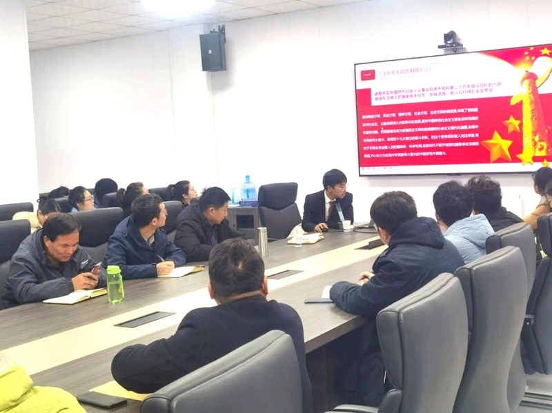韩城法院龙门法庭深入企业开展宪法知识讲座。