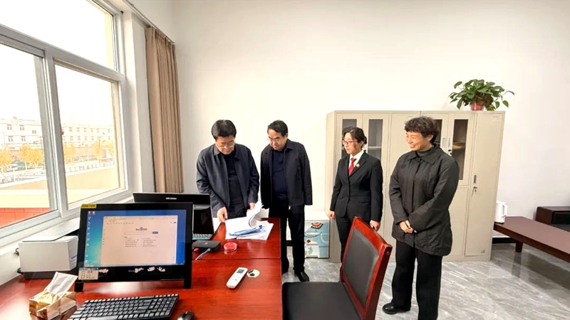 渭南中院党组书记、院长贺世辉赴临渭区法院调研。