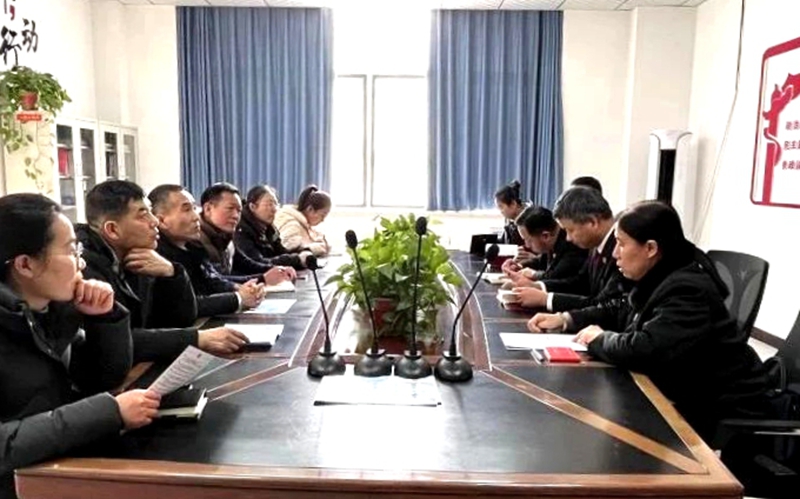 合阳法院干警深入企业进行调研。