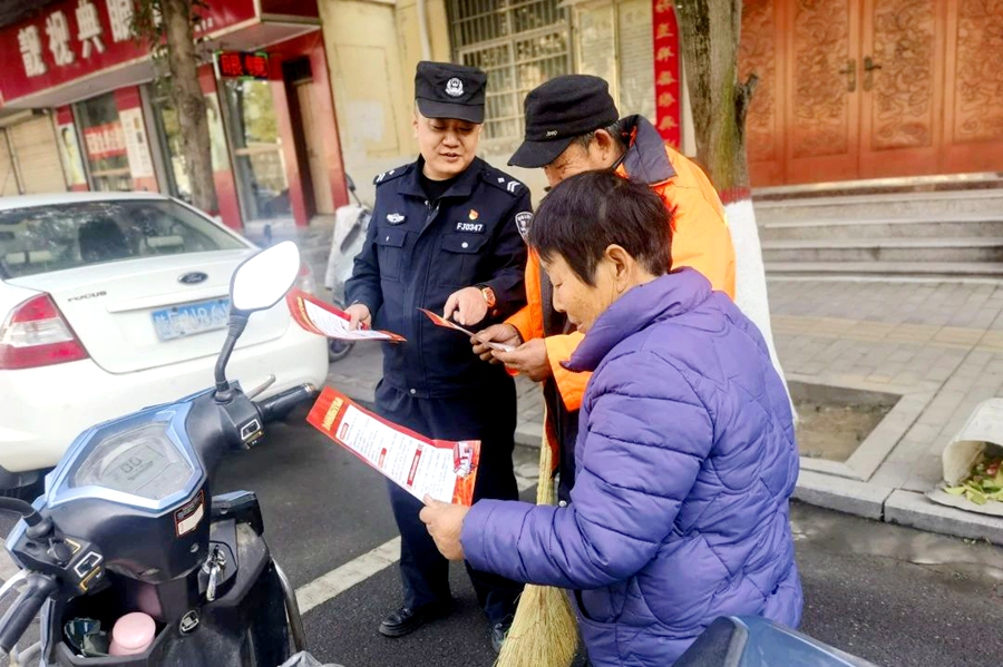 华州公安积极开展消防安全检查与宣传工作。