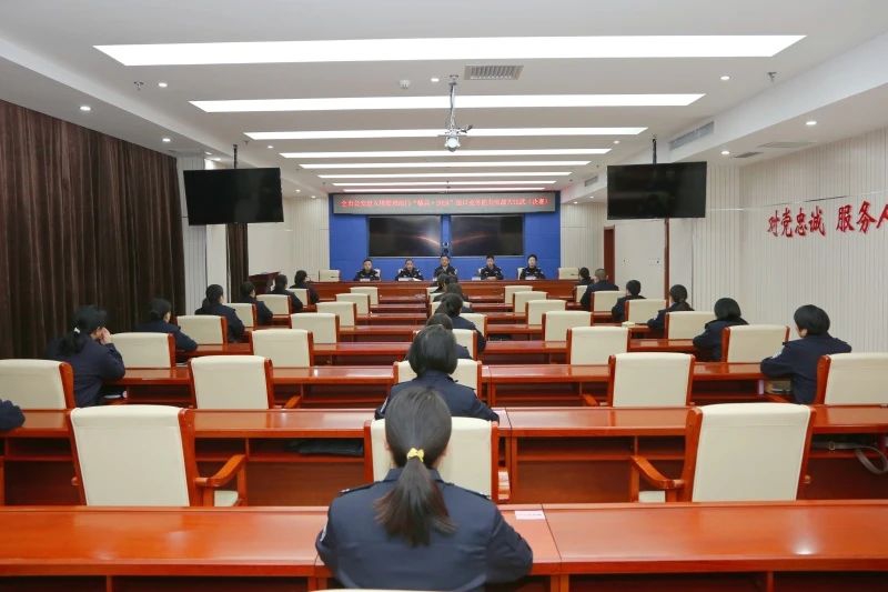 渭南市公安局“精兵•2024”出入境管理部门窗口业务能力实战大比武决赛举行。 渭南市公安局“精兵•2024”出入境管理部门窗口业务能力实战大比武决赛举行。