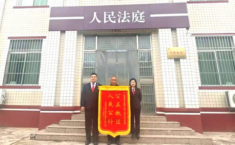 大荔法院官池人民法庭审理一起服务合同纠纷案件。