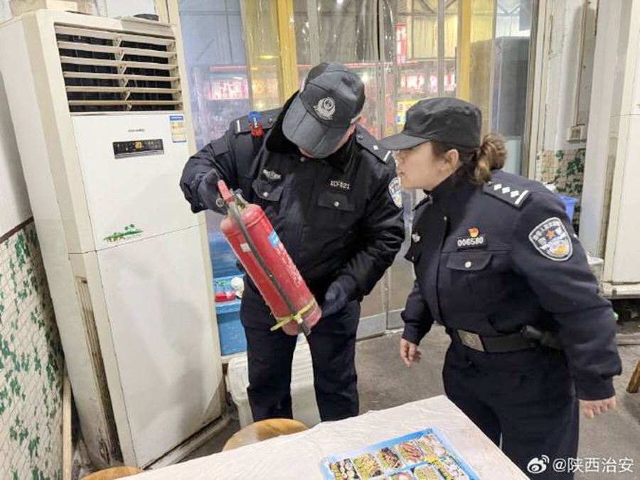 韩城新城派出所开展 “九小场所”消防安全检查。