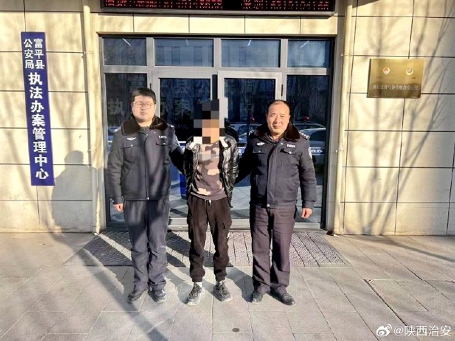 富平公安规劝一逃犯自首。