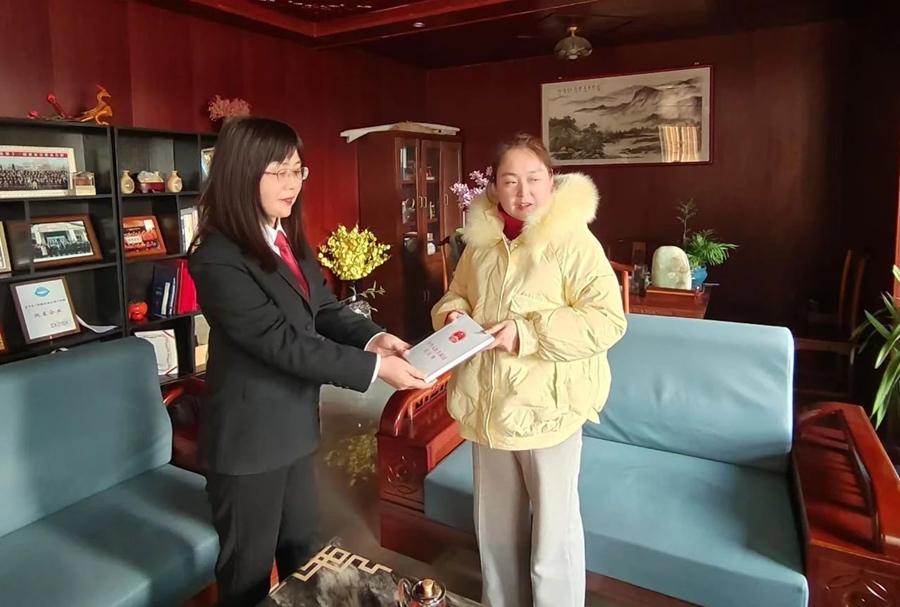 富平县人民法院庄里人民法庭深入企业开展法律知识普及交流座谈。