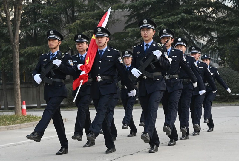 华州区法院开展庆祝第五个“中国人民警察节”活动。
