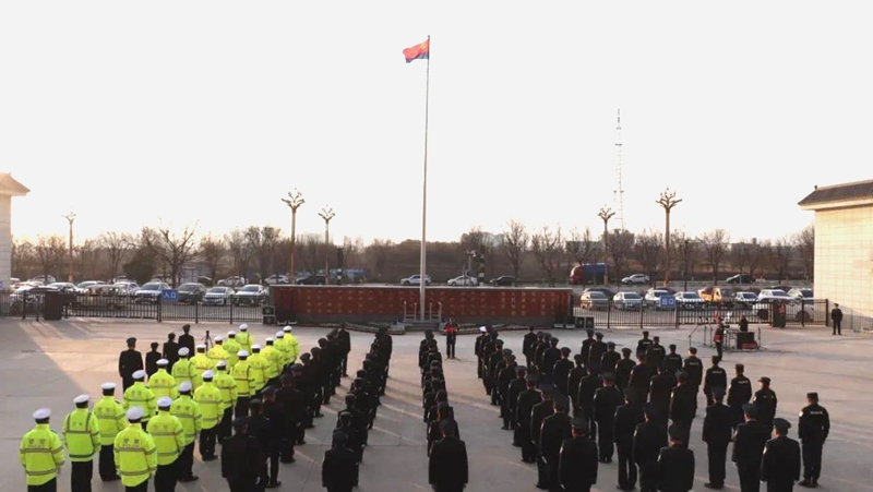 白水公安举行第五个中国人民警察节升警旗仪式。