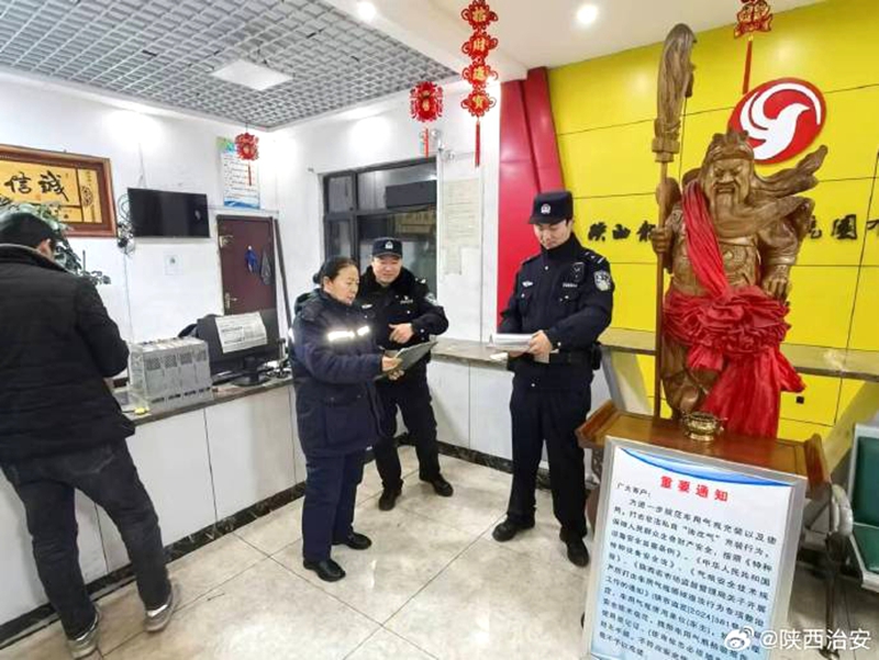 韩城公安持续开展夜间安全检查。 韩城公安持续开展夜间安全检查。