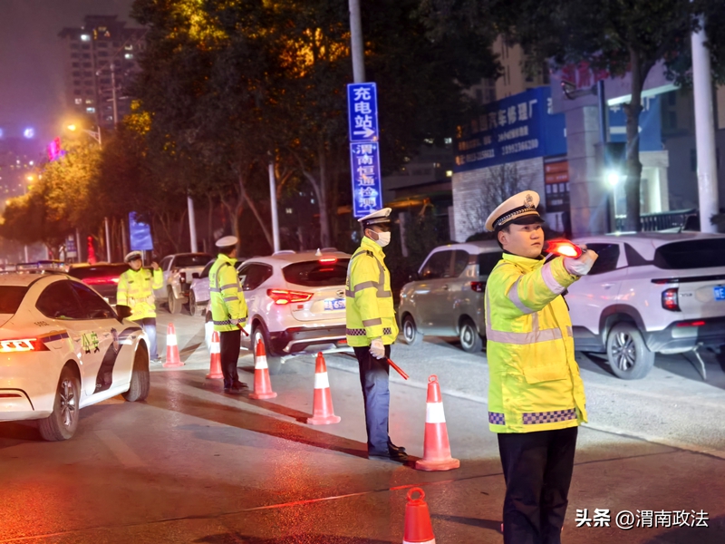 市公安局交警支队持续组织春运期间酒驾夜查集中统一行动。