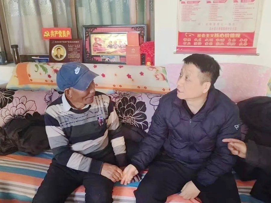 白水法院深入乡村振兴定点帮扶村开展春节前走访慰问活动.