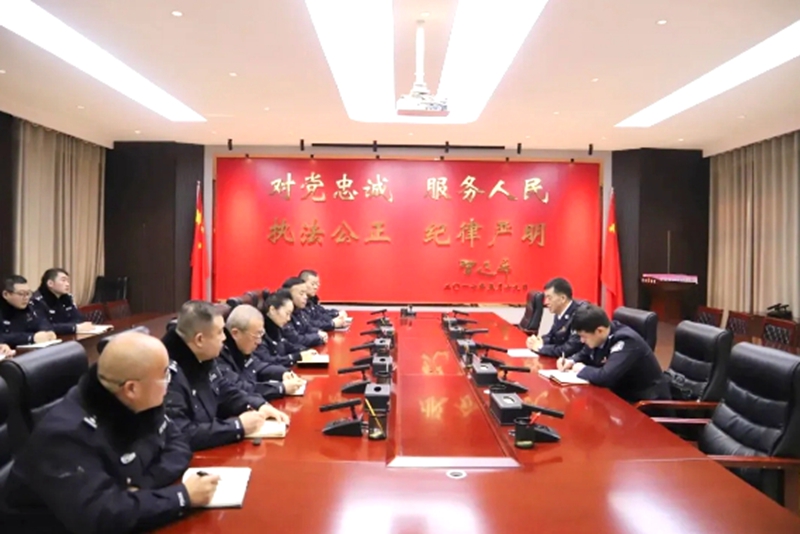 市公安局党委副书记、副局长杜少平深入华州开展春节走访慰问活动。 市公安局党委副书记、副局长杜少平深入华州开展春节走访慰问活动。