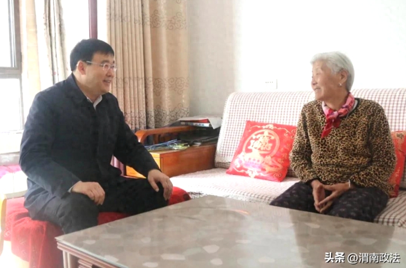 韩城市委常委、政法委书记卫高民开展春节前走访慰问活动。 韩城市委常委、政法委书记卫高民开展春节前走访慰问活动。