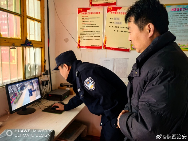 富平公安到贤所民辅警深入辖区学校开展校园安全检查。