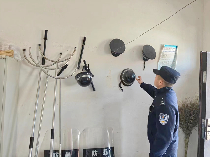 澄城公安赵庄派出所深入辖区学校开展隐患排查工作。