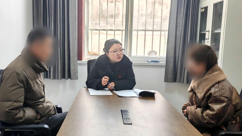 华州区法院高塘法庭成功调解了一起因恋爱期间的转账而引发的借款纠纷。
