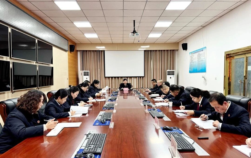 合阳检察院传达学习全市检察长会议暨党风廉政建设工作会议精神。