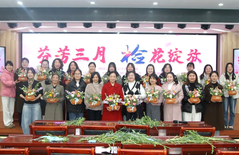 合阳检察院组织庆“三八”妇女节系列活动。