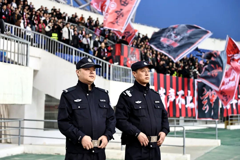 渭南市公安局高新分局圆满完成了赛事安保任务。