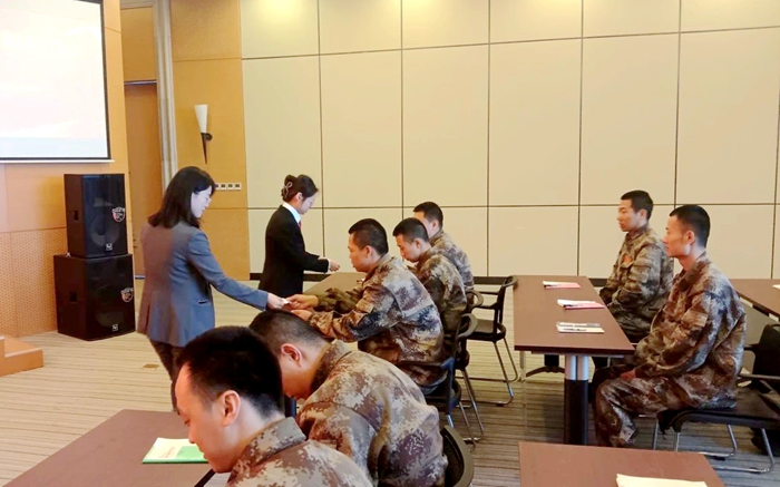韩城法院走进军营为即将入伍的新兵进行法治宣讲。