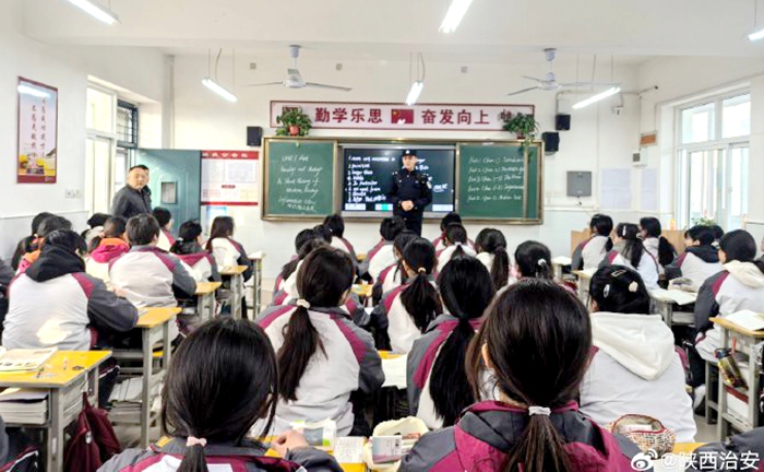 富平庄里派出所民警走进辖区学校开展法治宣讲。