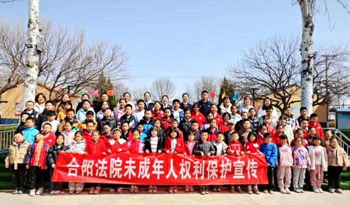 合阳法院同家庄法庭开展送法进校园活动。