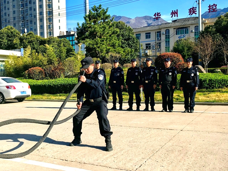 华州区法院法警大队开展春季实战化训练。