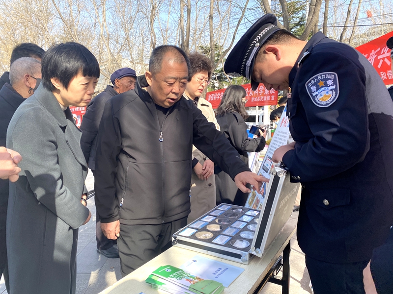 澄城县公安局开展网络安全、禁毒、反诈宣传活动。