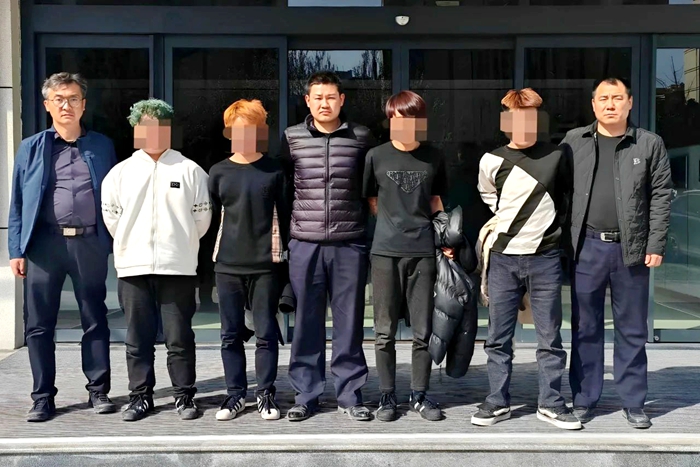 大荔县公安局冯村派出所破获拉车门盗窃案。