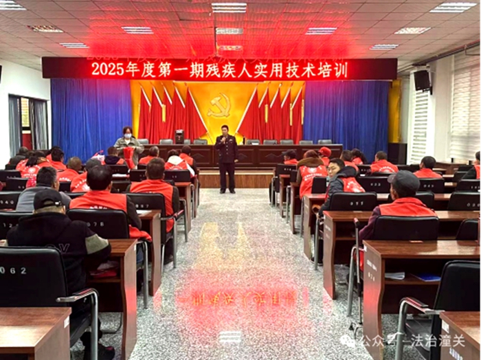潼关县司法局开展残疾人普法宣传活动。