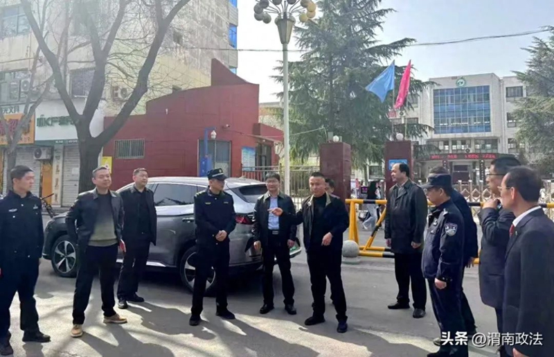 合阳县委政法委组织开展校园安全暨周边环境整治活动。