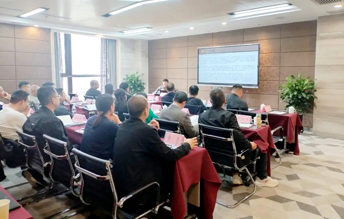 渭南中院法官王少锋受邀向全市价格争议调解员授课。