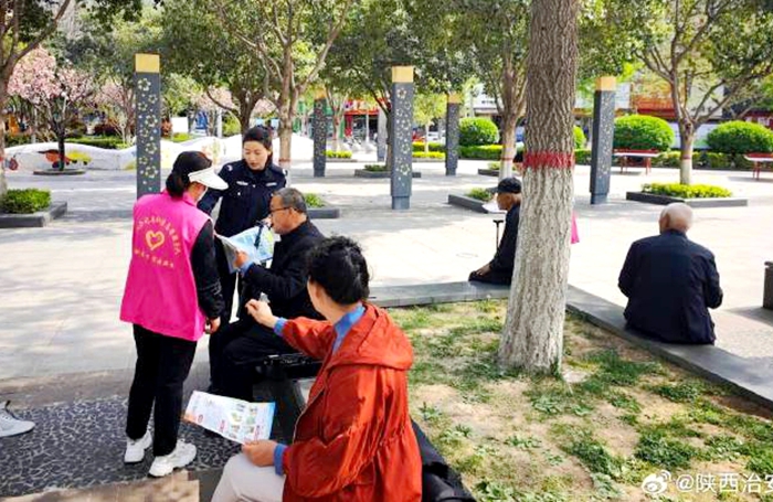 韩城新城派出所联合司马社区开展反诈宣传。