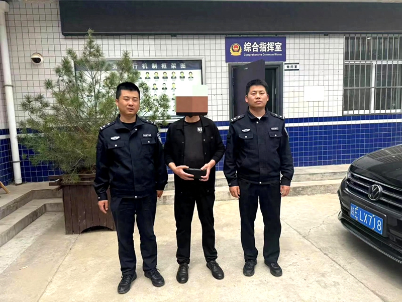 华阴公安民警帮助群众找回遗失万元现金。