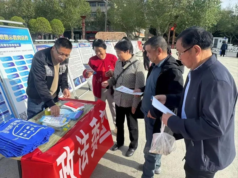 潼关县委政法委开展2025年“全民国家安全教育日”主题宣传活动。