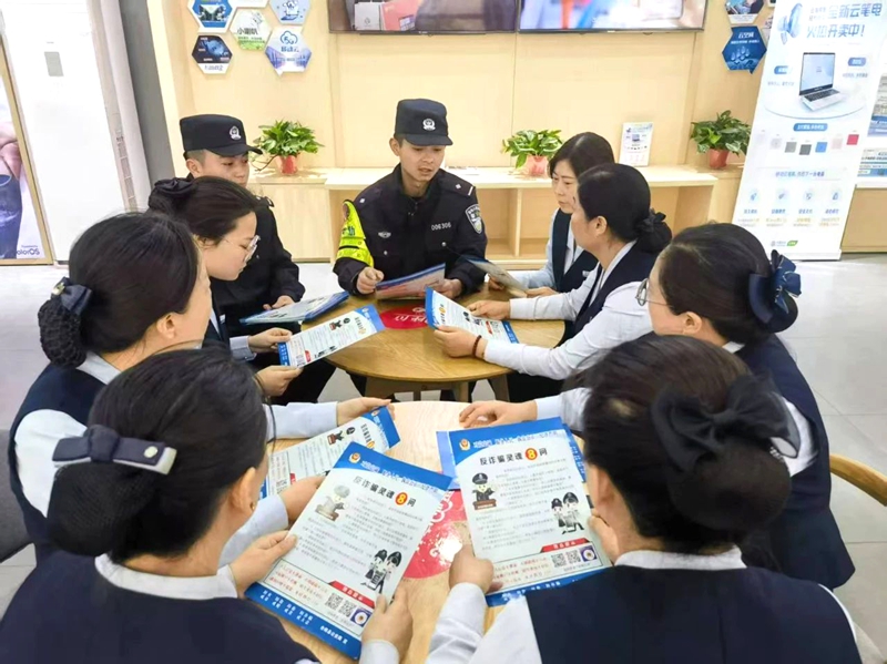 合阳公安开展反诈宣传活动。