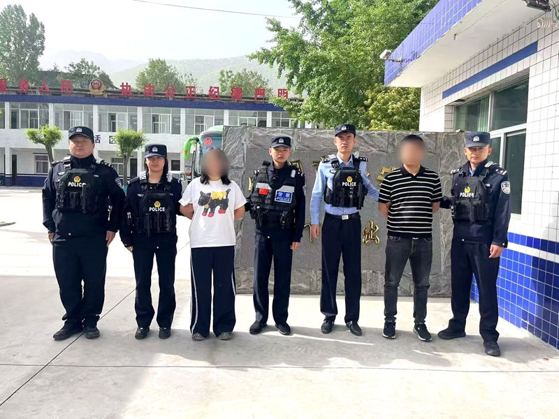华阴市公安局桃下派出所成功规劝两名网逃人员投案自首。_副本