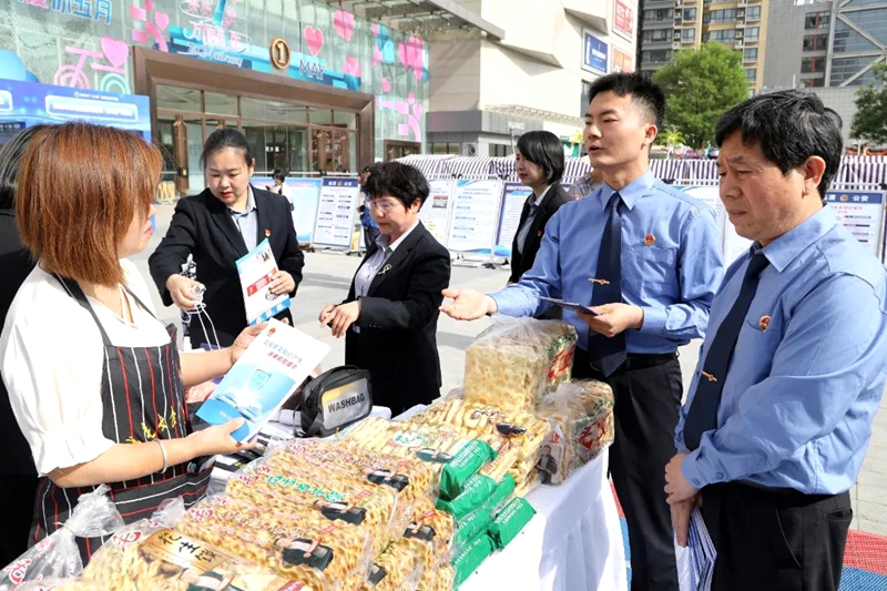 渭南市人民检察院开展知识产权集中宣传活动。